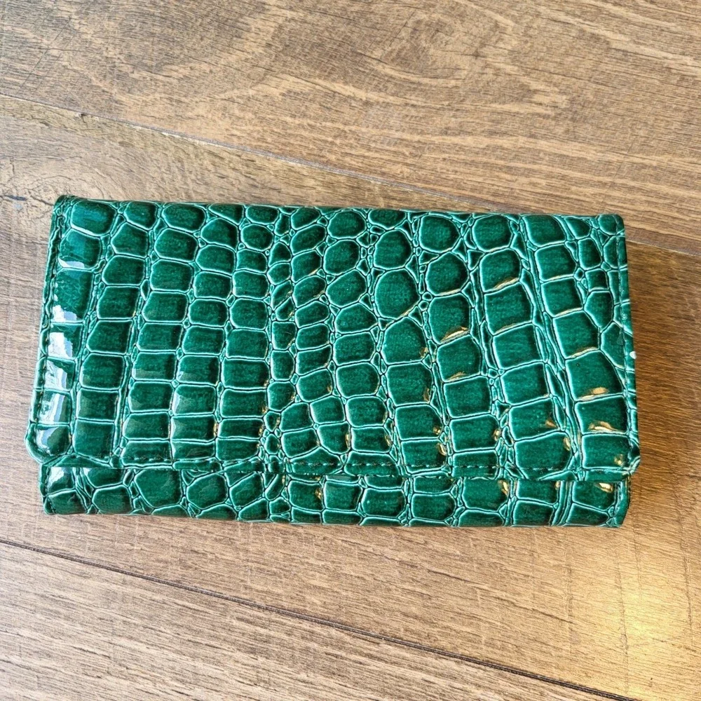 Emerald Green Croc Embossed Tri-Fold Wallet Patent Glossy Organizer